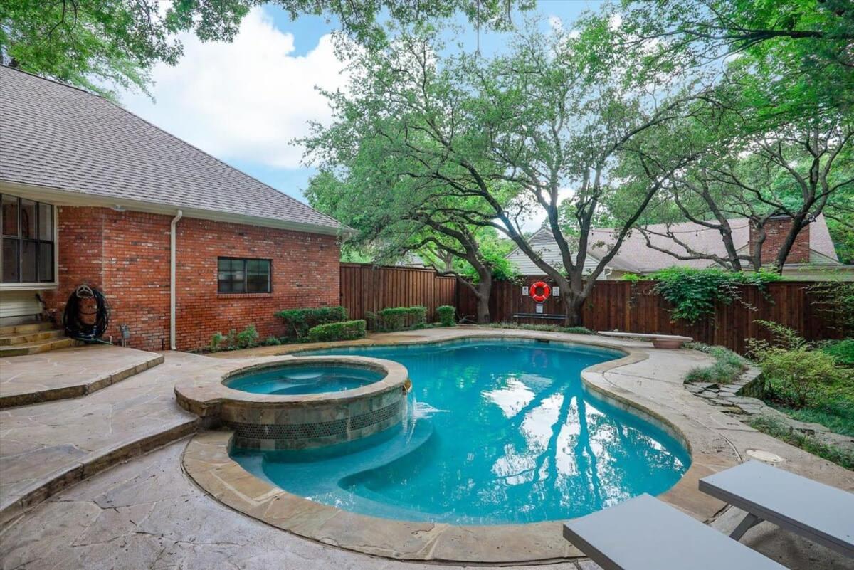 Dallas Gem 5 Bedrooms Home With Pool Game Room Exterior photo