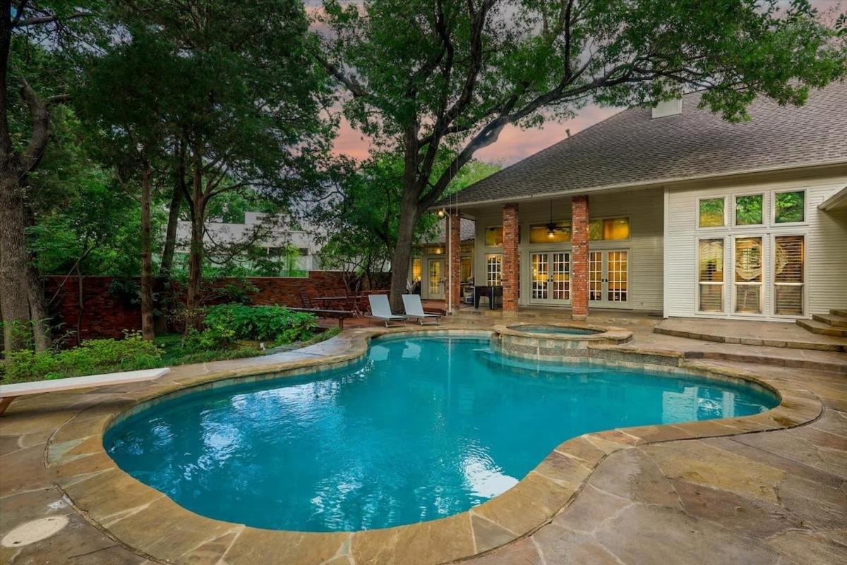 Dallas Gem 5 Bedrooms Home With Pool Game Room Exterior photo